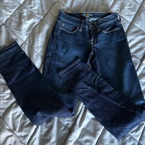 Lucky brand Sofia skinny denim jeans! Dark blue wash, regular length. Size 0/25